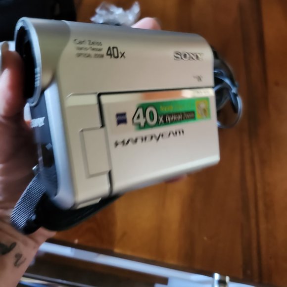 Sony DCR-HC52 MiniDV Handycam Camcorder with 40x Optical Zoom - Picture 3 of 8